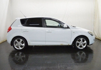 Подержанный автомобиль Kia Ceed Hatchback 2009 года (4 фото)