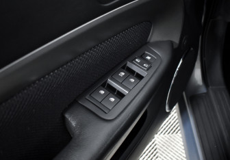 Подержанный автомобиль Chevrolet Epica 2010 года (10 фото)