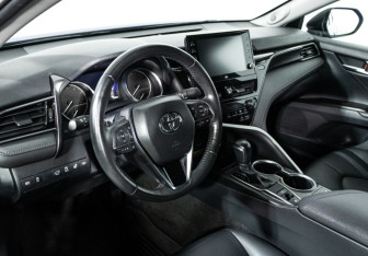 Подержанный автомобиль Toyota Camry Sedan 2021 года (11 фото)