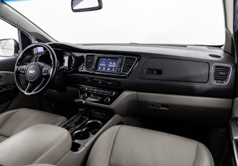 Подержанный автомобиль Kia Carnival 2019 года (9 фото)