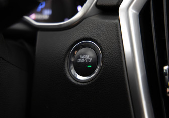 Подержанный автомобиль Cadillac SRX 2013 года (23 фото)