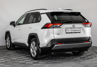 Подержанный автомобиль Toyota RAV4 2020 года (9 фото)