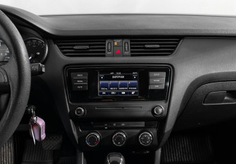 Подержанный автомобиль Skoda Octavia Liftback 2015 года (16 фото)
