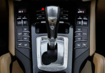 Подержанный автомобиль Porsche Cayenne 2015 года (21 фото)