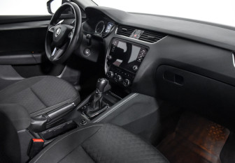 Подержанный автомобиль Skoda Octavia Liftback 2017 года (13 фото)