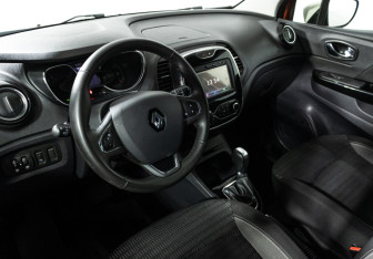 Подержанный автомобиль Renault Kaptur 2017 года (11 фото)