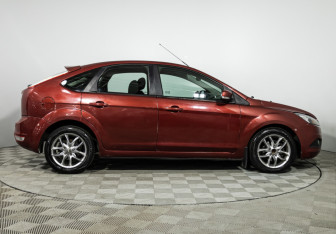 Подержанный автомобиль Ford Focus Hatchback 2008 года (4 фото)