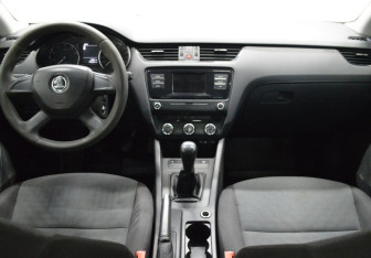 Подержанный автомобиль Skoda Octavia Liftback 2014 года (14 фото)