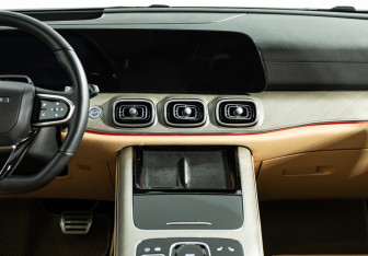 Подержанный автомобиль Jaecoo J8 2024 года (14 фото)