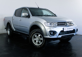 Подержанный автомобиль Mitsubishi L200 2014 года (3 фото)