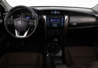 Подержанный автомобиль Toyota Fortuner 2019 года (9 фото)