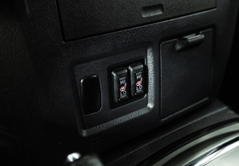 Подержанный автомобиль Mitsubishi Pajero 2015 года (18 фото)