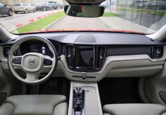 Подержанный автомобиль Volvo XC60 2021 года (10 фото)