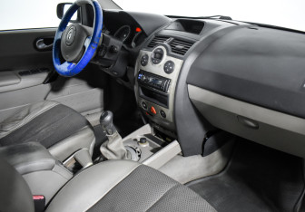 Подержанный автомобиль Renault Megane Sedan 2005 года (12 фото)