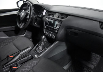 Подержанный автомобиль Skoda Octavia Liftback 2017 года (13 фото)