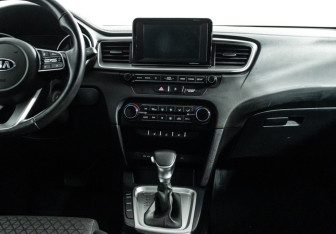 Подержанный автомобиль Kia Ceed Hatchback 2018 года (14 фото)