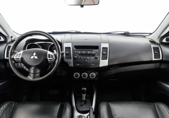 Подержанный автомобиль Mitsubishi Outlander 2007 года (10 фото)