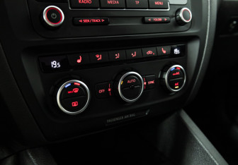 Подержанный автомобиль Volkswagen Jetta Sedan 2013 года (16 фото)