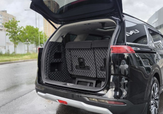 Подержанный автомобиль Kia Carnival 2021 года (8 фото)