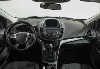 Подержанный автомобиль Ford Kuga 2016 года (10 фото)