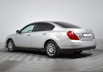 Подержанный автомобиль Nissan Teana 2006 года (7 фото)