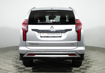 Подержанный автомобиль Mitsubishi Pajero Sport 2021 года (6 фото)