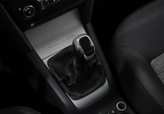 Подержанный автомобиль Skoda Octavia Liftback 2012 года (16 фото)