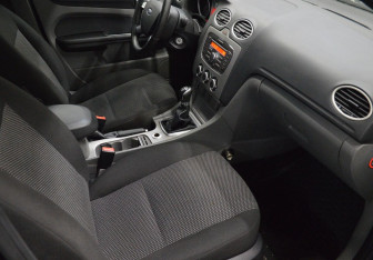 Подержанный автомобиль Ford Focus Wagon 2010 года (11 фото)