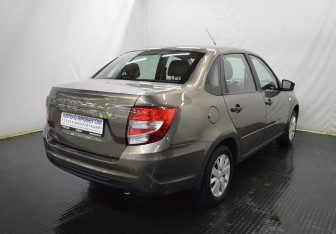 Подержанный автомобиль LADA (ВАЗ) Granta Sedan 2020 года (5 фото)