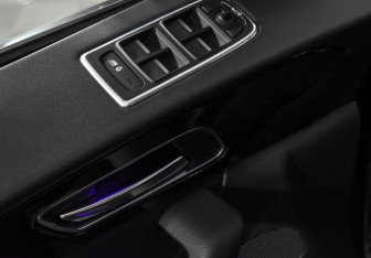 Подержанный автомобиль Jaguar F-Pace 2017 года (11 фото)