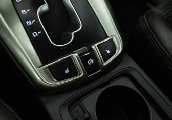 Подержанный автомобиль Chevrolet Captiva 2012 года (17 фото)