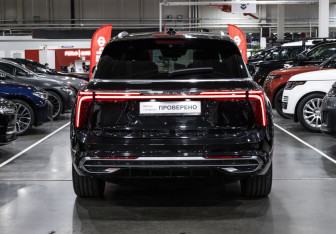 Подержанный автомобиль Hongqi E-HS9 2021 года (10 фото)