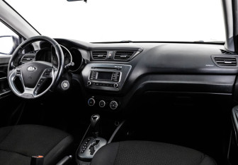 Подержанный автомобиль Kia Rio Sedan 2015 года (9 фото)
