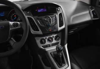 Подержанный автомобиль Ford Focus Sedan 2011 года (17 фото)