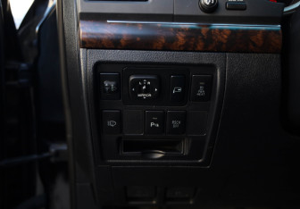 Подержанный автомобиль Toyota Land Cruiser Suv 2008 года (22 фото)