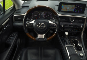 Подержанный автомобиль Lexus RX 2019 года (12 фото)