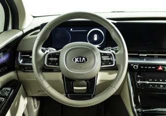 Подержанный автомобиль Kia Carnival 2021 года (16 фото)