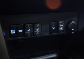 Подержанный автомобиль Toyota RAV4 2015 года (16 фото)