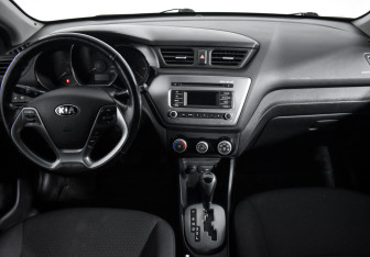 Подержанный автомобиль Kia Rio Sedan 2017 года (14 фото)