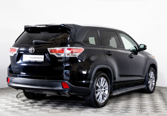 Подержанный автомобиль Toyota Highlander 2014 года (5 фото)