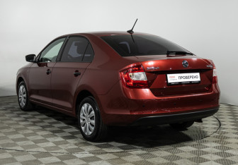 Подержанный автомобиль Skoda Rapid Liftback 2017 года (7 фото)