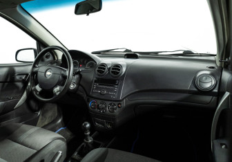 Подержанный автомобиль Chevrolet Aveo Sedan 2010 года (9 фото)