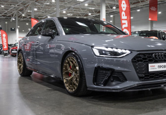 Подержанный автомобиль Audi A4 Sedan 2020 года (7 фото)