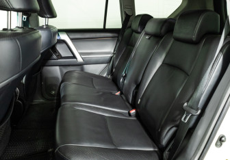 Подержанный автомобиль Toyota Land Cruiser Prado 2013 года (10 фото)