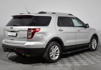 Подержанный автомобиль Ford Explorer 2015 года (5 фото)