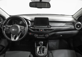 Подержанный автомобиль Kia Cerato Sedan 2019 года (10 фото)