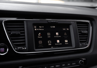Подержанный автомобиль Kia Carnival 2020 года (13 фото)