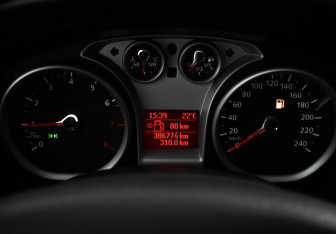 Подержанный автомобиль Ford Focus Sedan 2009 года (17 фото)