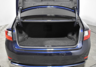 Подержанный автомобиль Lexus ES 2016 года (23 фото)