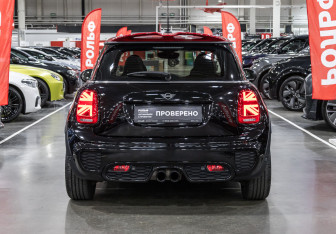 Подержанный автомобиль MINI Hatch 2019 года (9 фото)